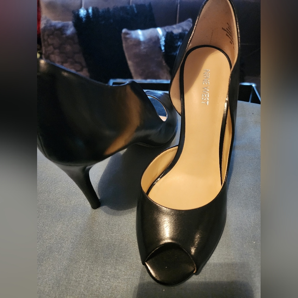 Nine West size 9 Leather Heel